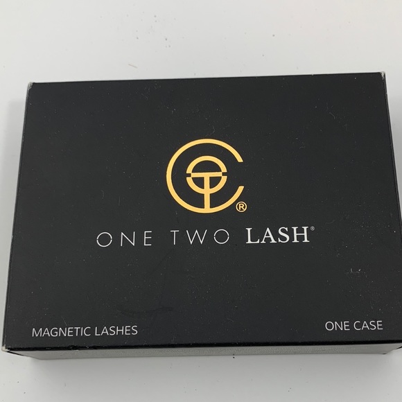 ONE TWO LASH-1 ORIGINAL LASH and 1 BOLD LASH - Picture 3 of 8